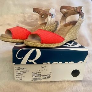 Lucky brand Kyndra shoe. Size 7.5M. Color is cayenne.